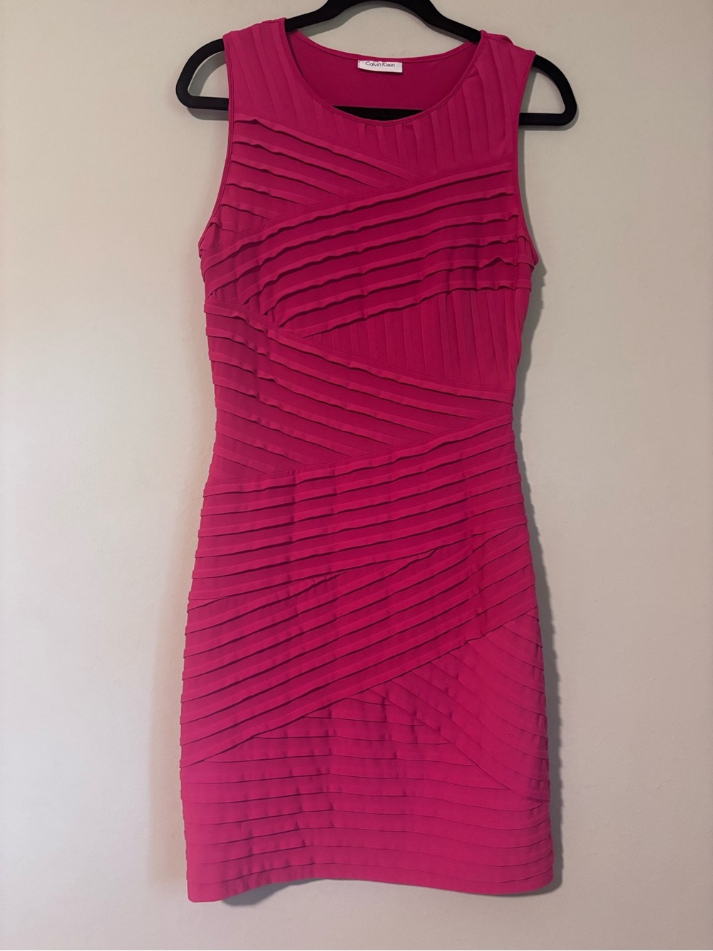 CALVIN KLEIN - Sleeveless Hot Pink Textured Sheath Dress - no tag, size est. M